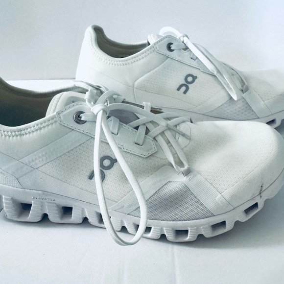 On Running Cloud X 3 AD Hybrid White training shoes, size 9, only worn once! - Picture 1 of 6